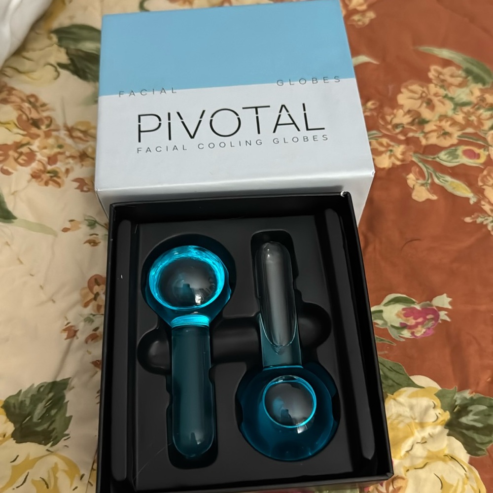 Pivotal Facial Cooling Globes new n box Cold